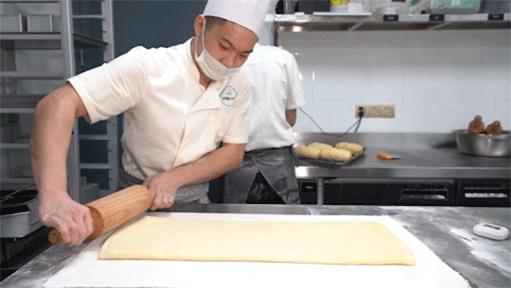 挨打4小时才能吃到的*力暴**吐司店空降太原！开业免费吃