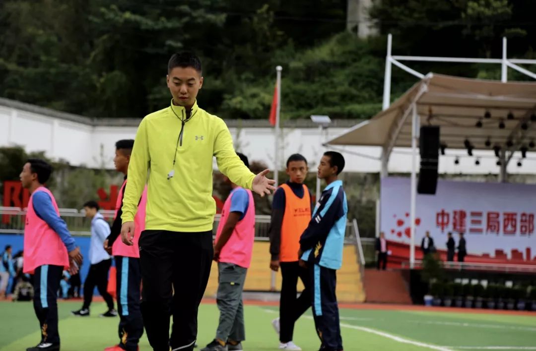 足球助力脱贫攻坚实践,足球圆梦公益活动