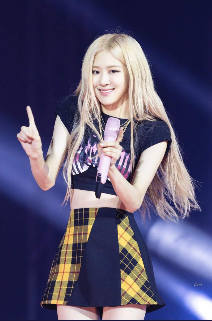 一条丝巾有多种搭配方法,丝巾的十种搭法