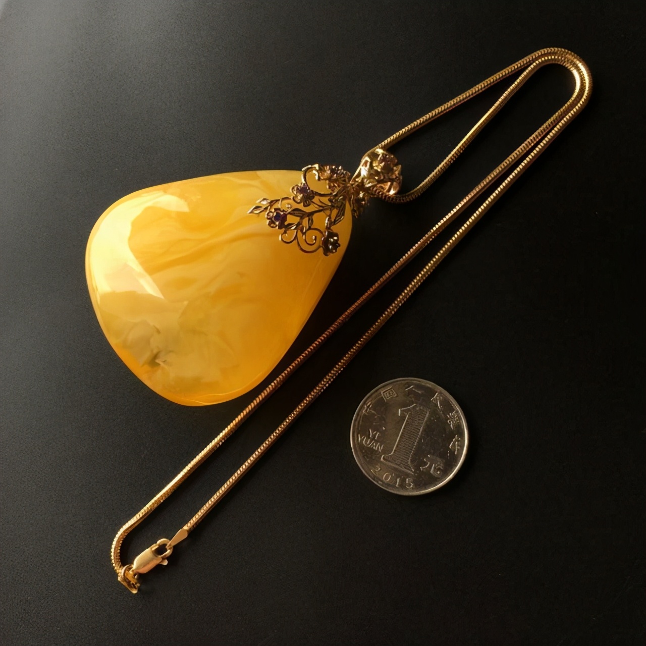 鉴别蜜蜡真假的10种方法,怎么鉴别真假蜜蜡最简单的办法