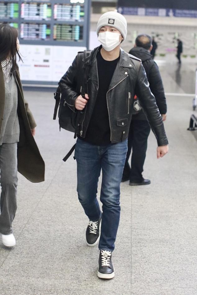 黄轩休闲西装穿搭,黄轩穿背心少年感