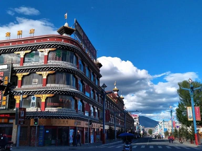 来一趟稻城亚丁，才不负最美人间四月天