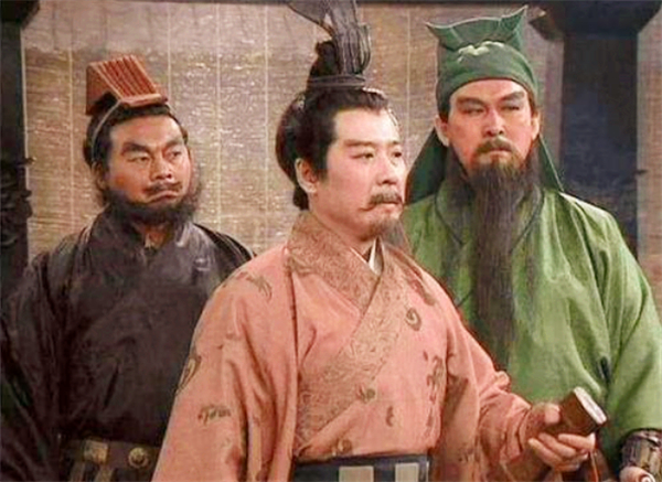 关羽的雕像为什么都是眯着眼睛,关羽雕像为何总闭着眼