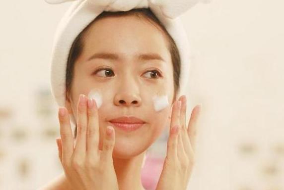 干皮敏感肌适合的洗面奶,香奈儿洗面奶和cpb哪个适合敏感肌