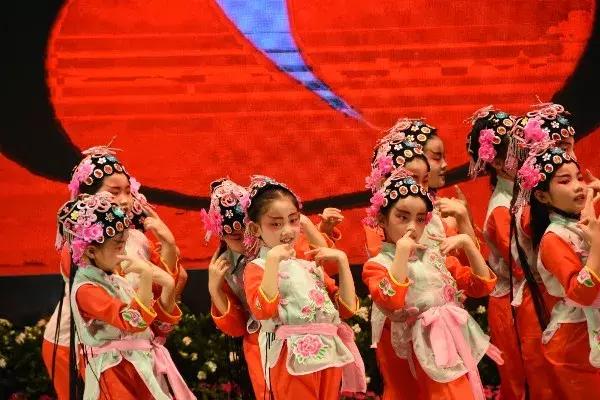 成都十八中学过六一儿童节,各学校精彩纷呈庆六一