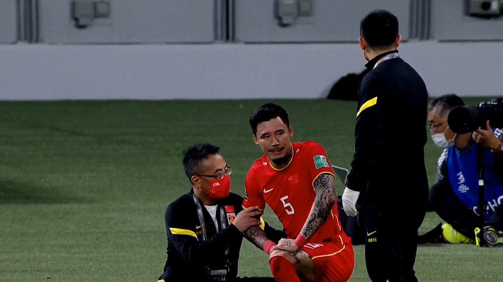 国足遭两连败,国足1-2不敌日本赛后发布会