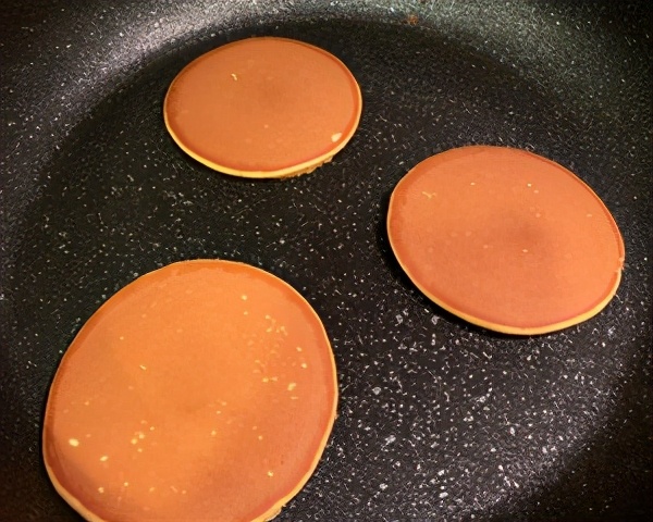 日式迷你铜锣烧街头美食吃货日常,日式铜锣烧正宗超好吃的做法步骤