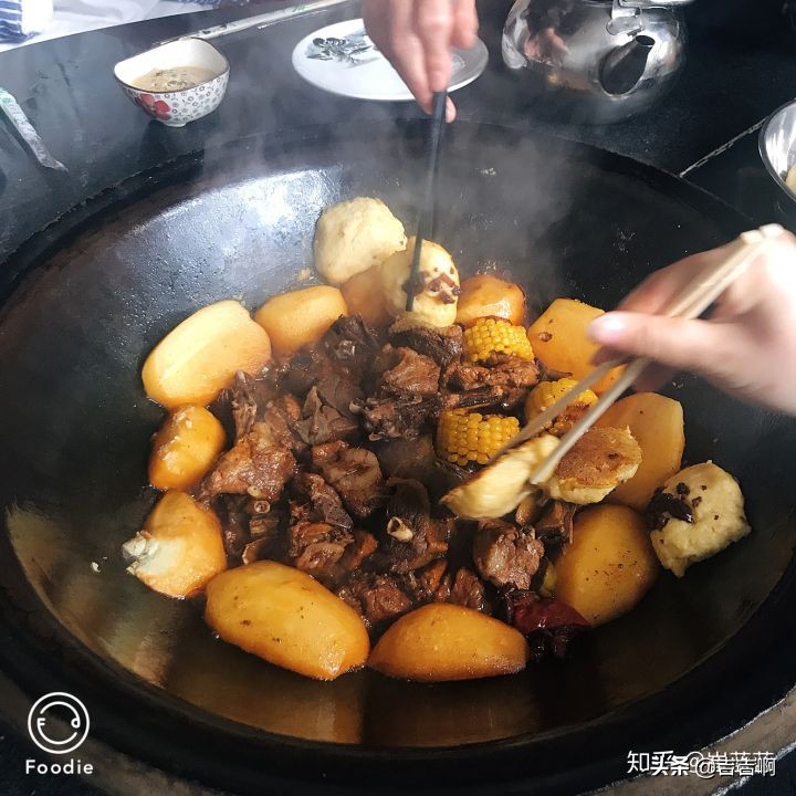 在东北吃饭是一种什么体验,跟东北人吃饭是什么体验