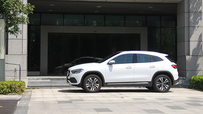 奔驰gla200排量多大,奔驰gla2004matic