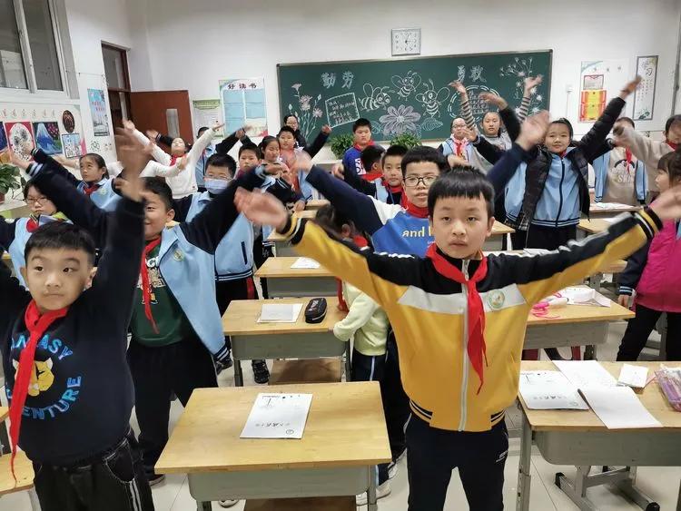 阳光小学的体育活动,阳光体育活动小学方案