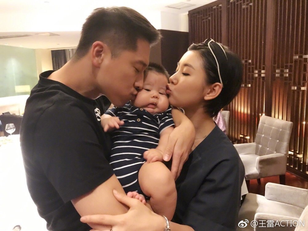 王雷求婚李小萌毕业典礼完整版,王雷结过几次婚图文