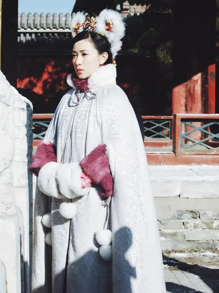 又到冬日,古装毛领斗篷别乱穿,高颜值演员和良心造型师缺一不可