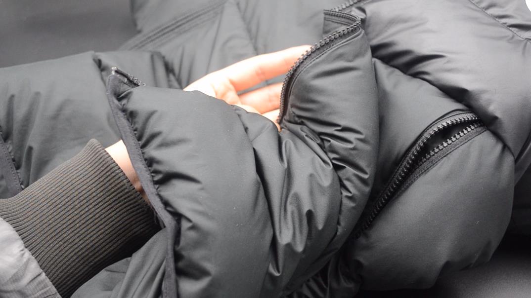 羽绒服怎么选才能既保暖又时髦,怎么挑选更保暖的羽绒服