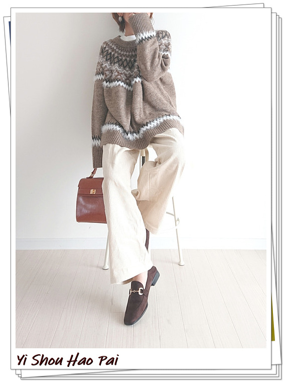 灯芯绒裤子颜色搭配,棕色灯芯绒裤子秋冬搭配