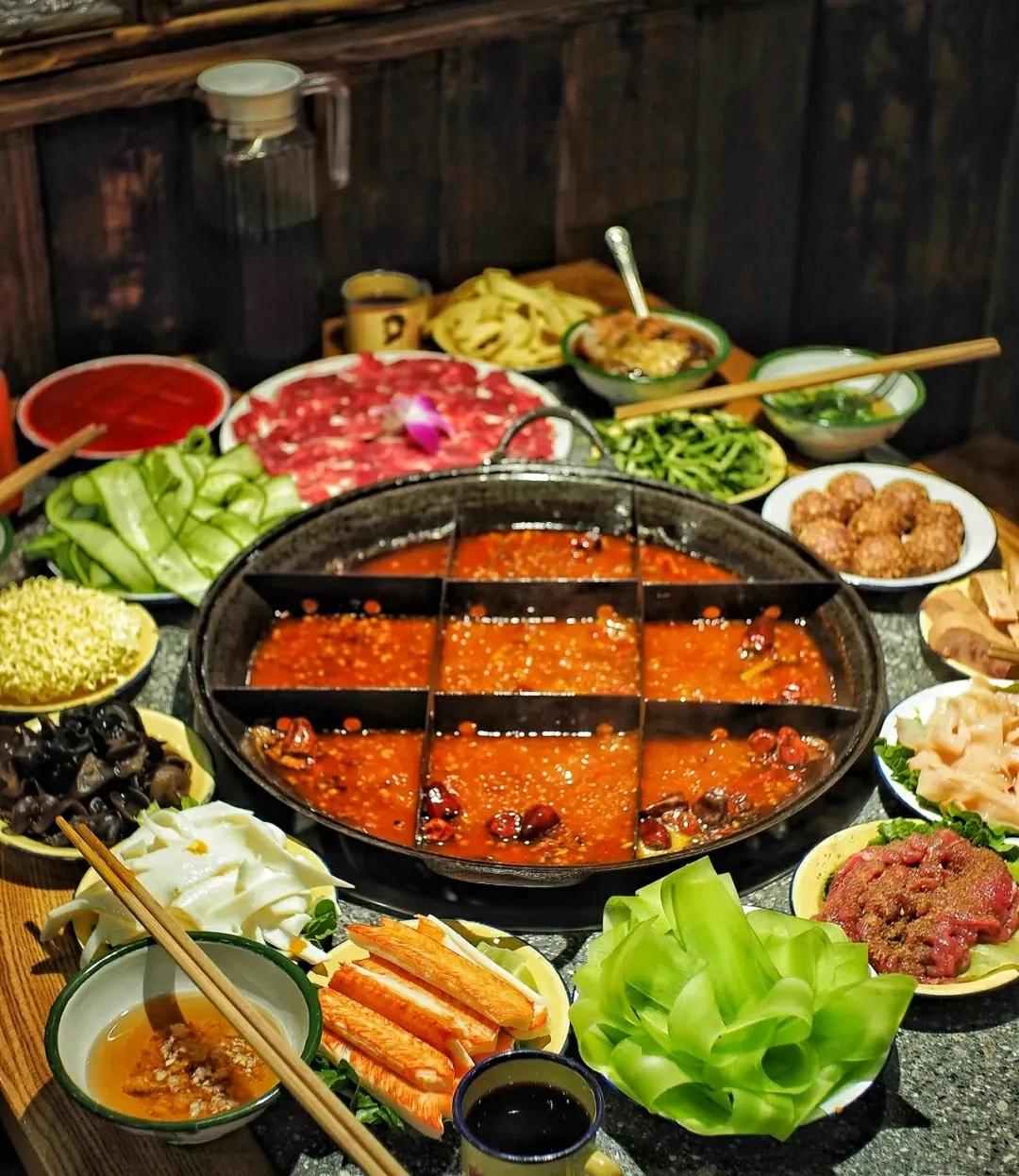 重庆洪崖洞火锅排名前十强,地摊火锅重庆洪崖洞