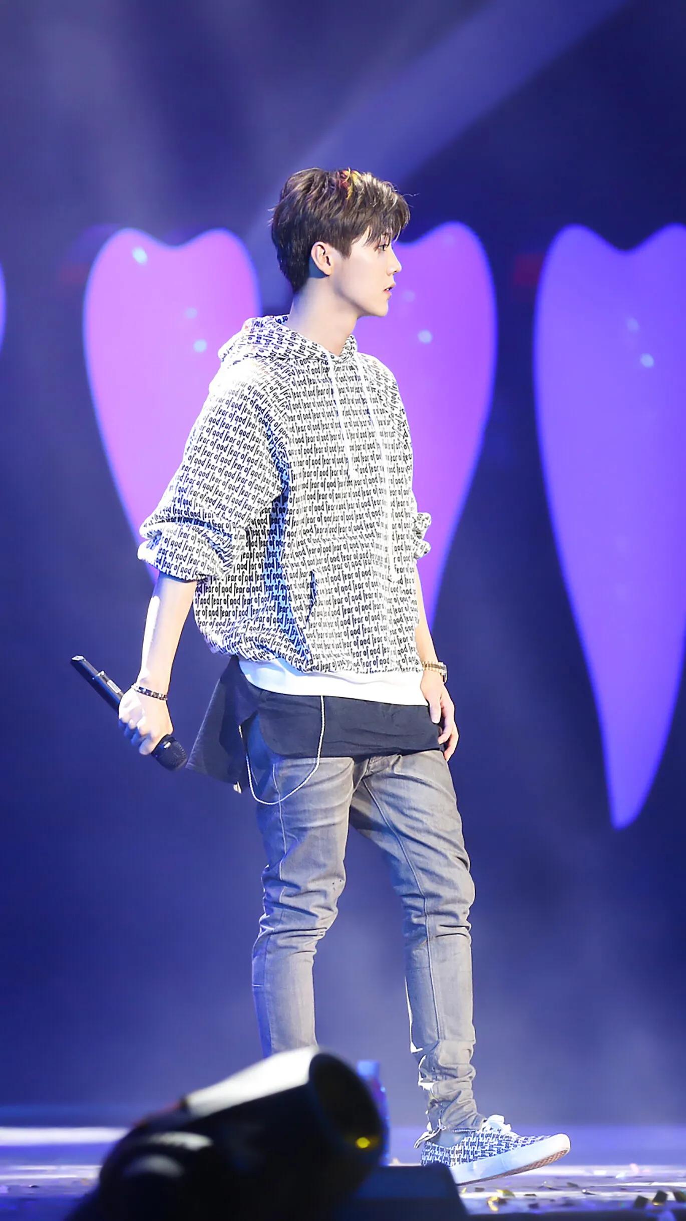 壁纸鹿晗吴世勋,壁纸鹿晗图片百度