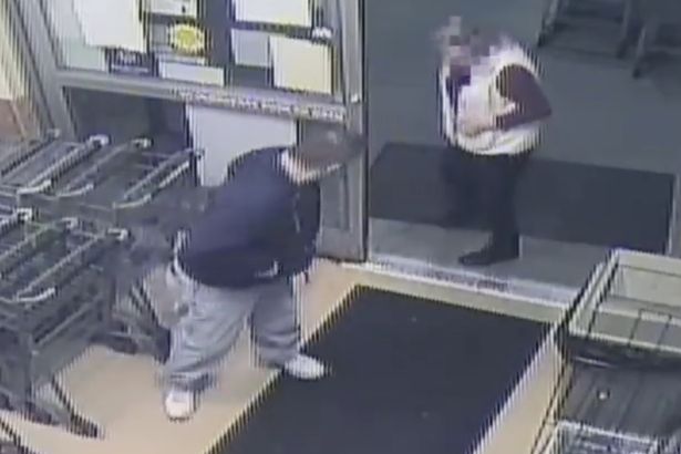 美51岁男子超市“行刺”，注射器中含自己精液，受害者不止一个