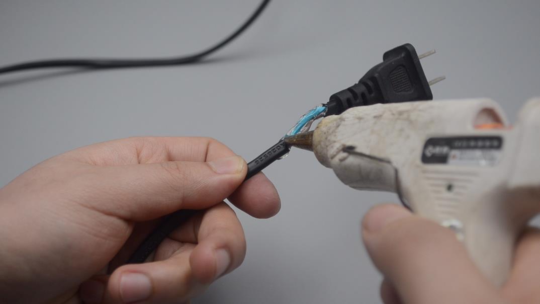 热熔胶棒隐藏用法图解视频,热熔胶的简单用法图解说明