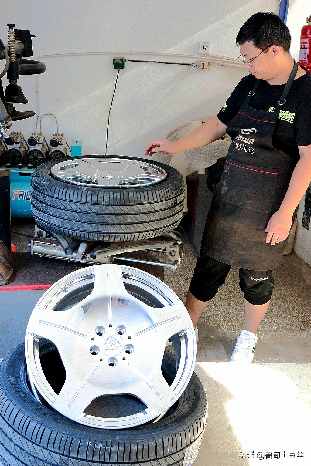 奔驰威霆轮胎升级,威霆升级轮毂案例