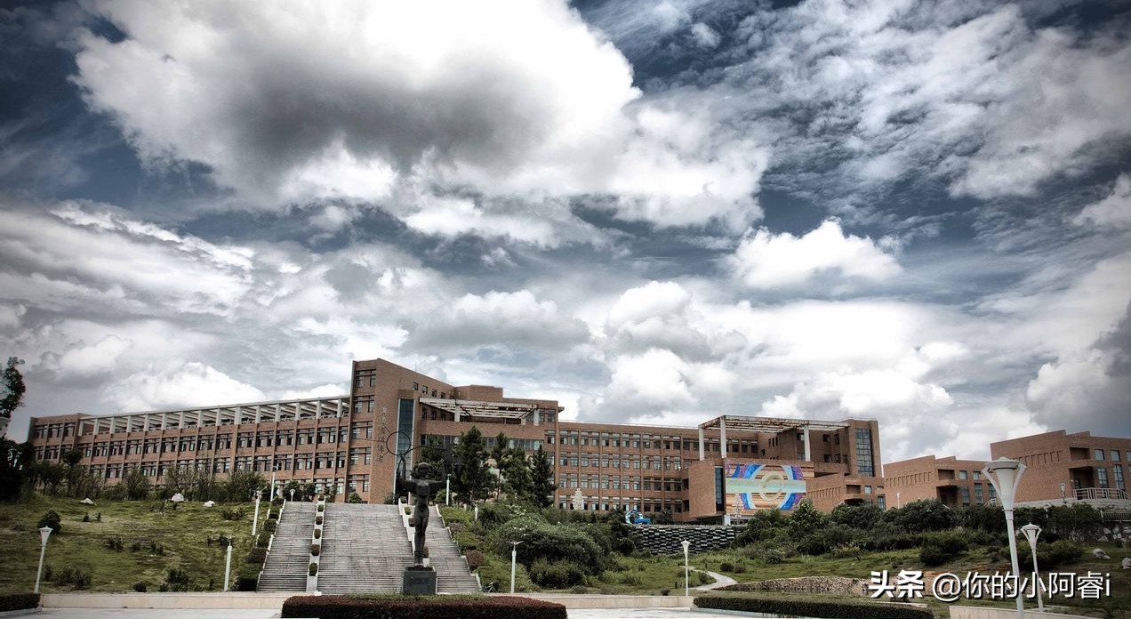 景德镇陶瓷大学学费多少,景德镇陶瓷大学是省部直属大学吗