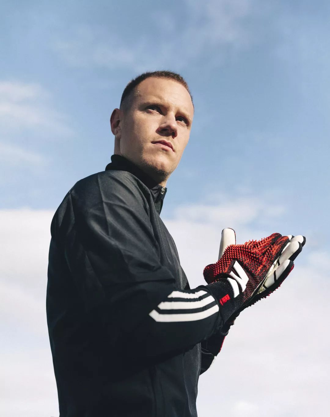 李现上演“西装杀”；椰子350春季配色全览