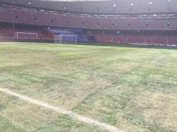 一座大型足球馆多少钱,一座城足球