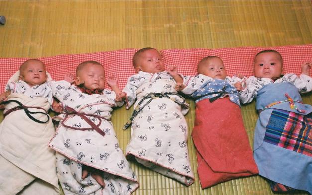 爸爸姓杨喜的五胞胎,父亲喜得龙凤胎高兴