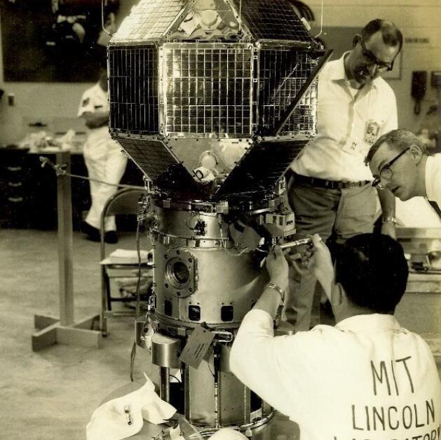 失联12年的卫星突然传回信号,消失40年的卫星突然传回一段信号