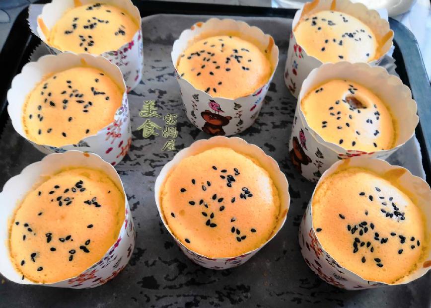 蛋黄蛋清不分离纸杯蛋糕的做法,3个鸡蛋1碗面不用烤箱不用黄油