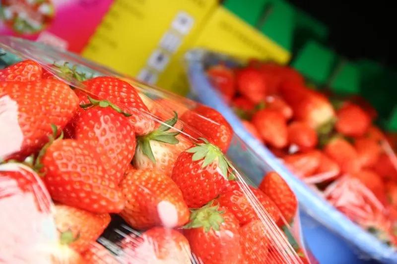 她是余杭一个微信群主光一个群就能卖30多万！近期更是卖疯！卖的啥？