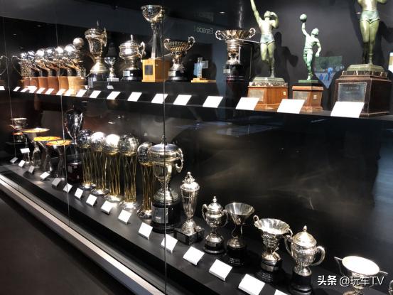 开手波等30个红灯，飞十几小时到万达看场欧冠，哪样更酸爽？