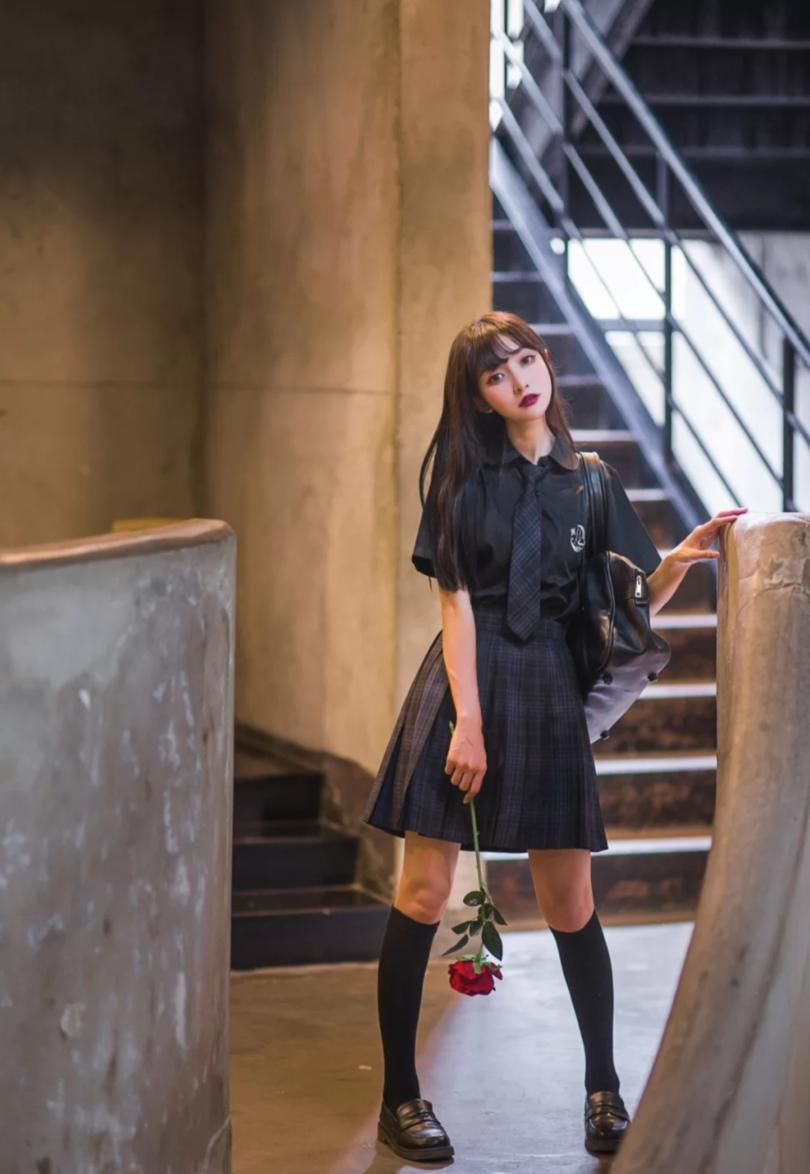 为什么这么多年轻人夏天穿长袜,夏天穿长袜好还是短袜好