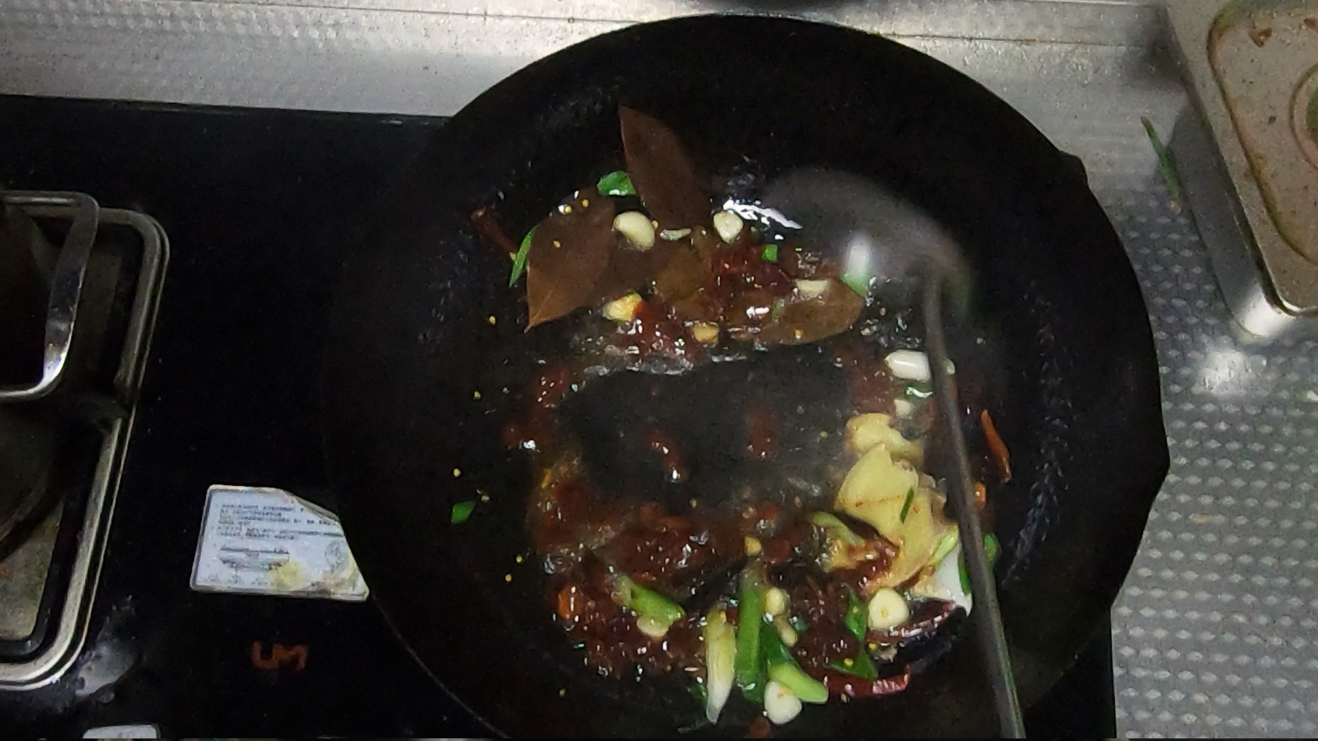 别再吃大盘鸡了！很多吃过的人为啥做不到？试着炒一次，忘掉很难