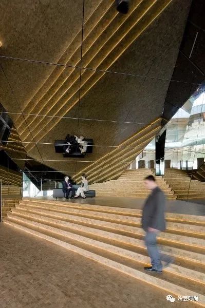 以建筑为主题的服装设计主题分析,服装设计建筑设计