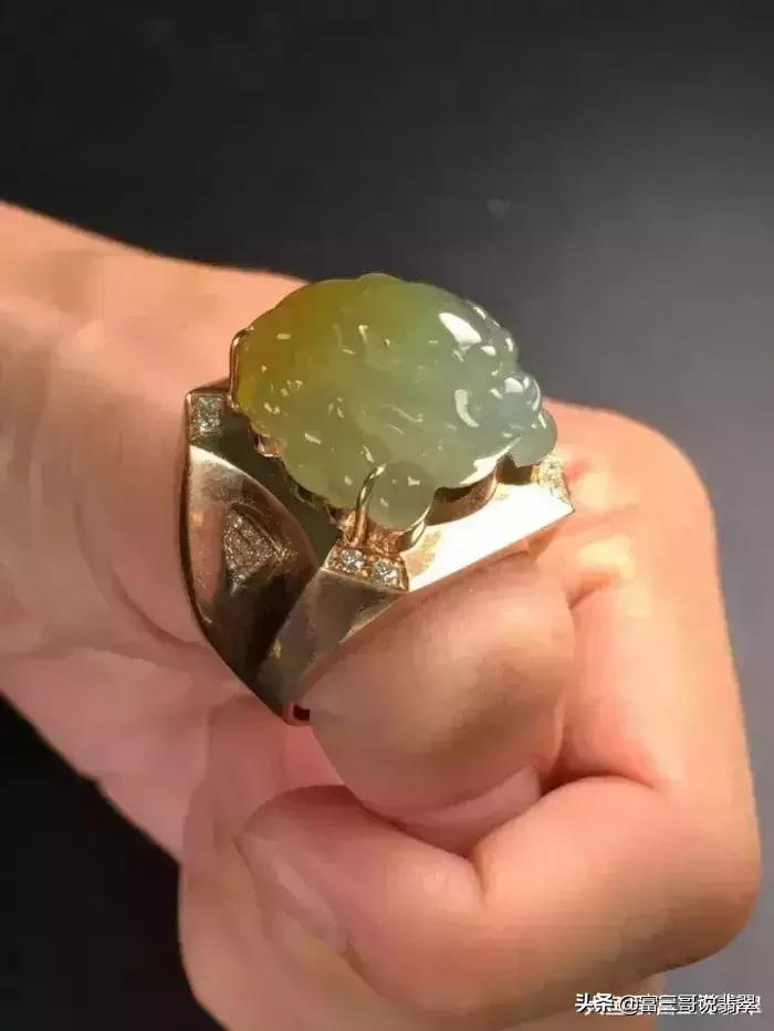 翡翠貔貅戒指正确戴法图片,翡翠貔貅的正确佩戴方法