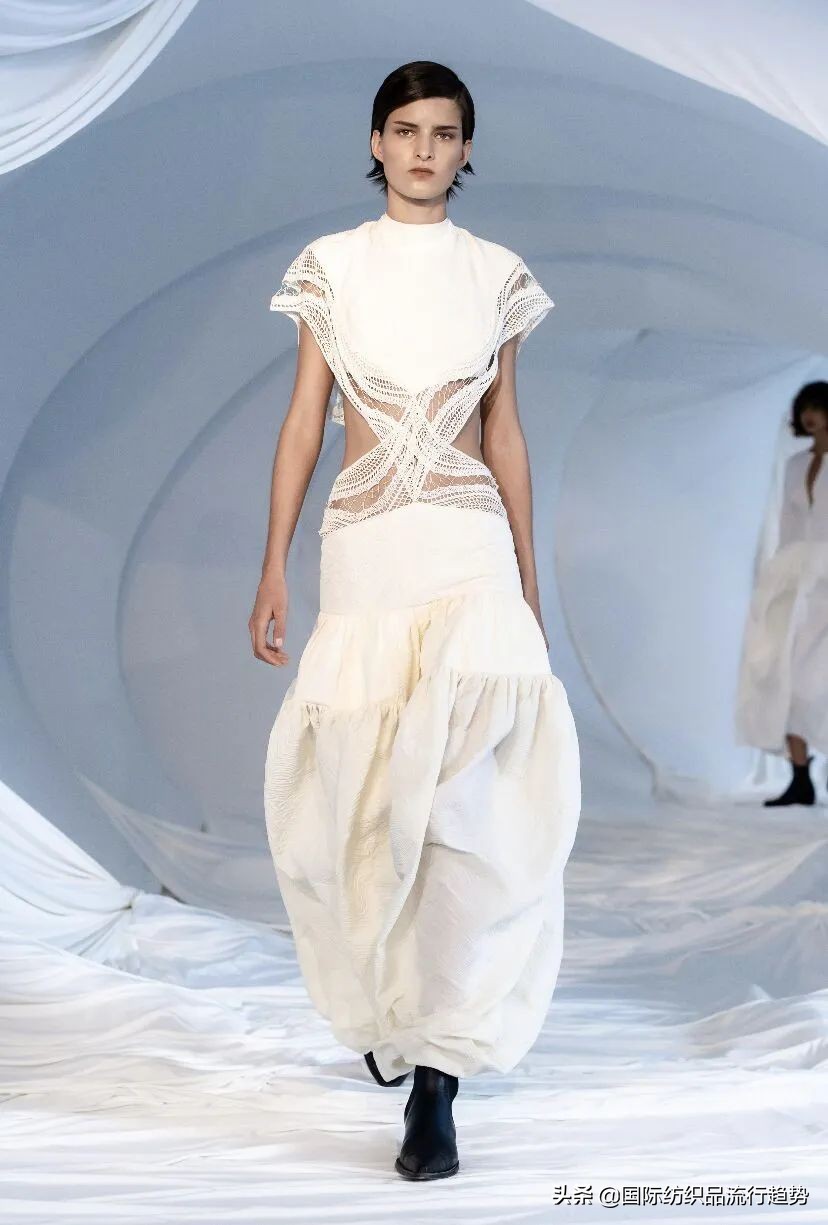 最新一季的巴黎时装秀,下一次的巴黎时装周