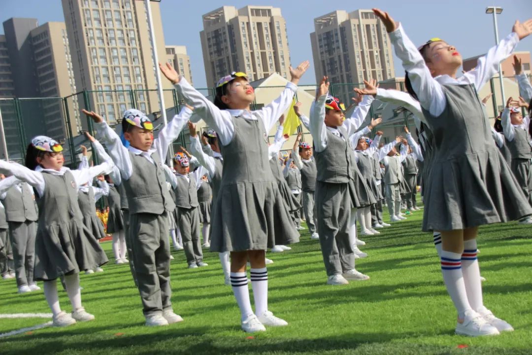 建*党**百年喜迎国庆——西安经开第二小学队列队形广播*比操**赛