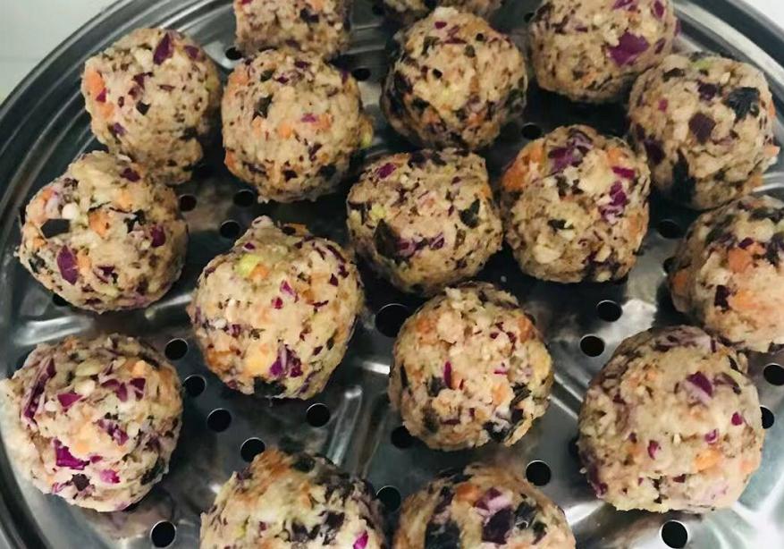 怎么改善狗狗的饮食和排便,怎么改善狗狗饮食去泪痕