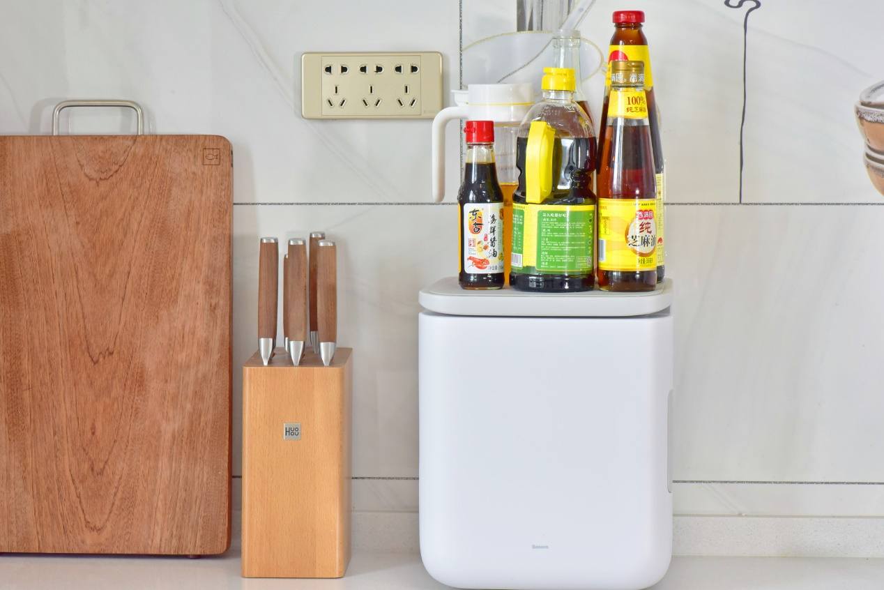 小米有品倍思把车载冰箱搬上桌？6L大容量，租房学生都能用