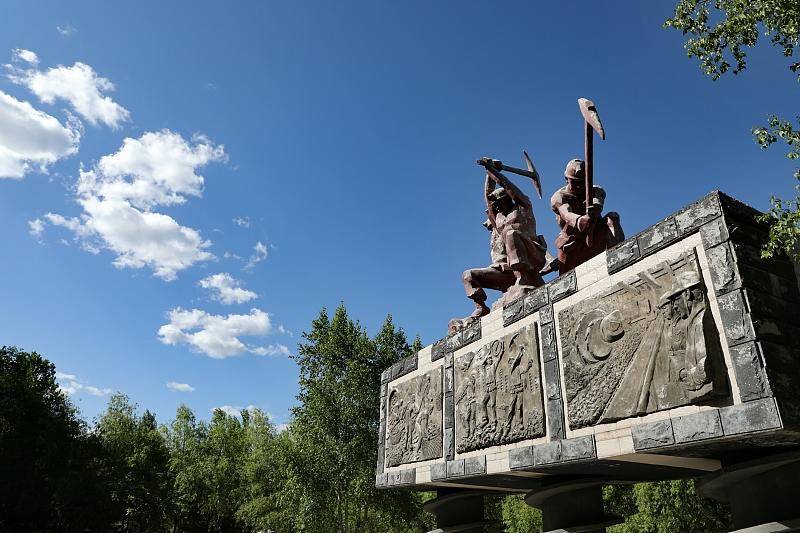 当年在鹤岗买房子的年轻人,在鹤岗买房的小伙