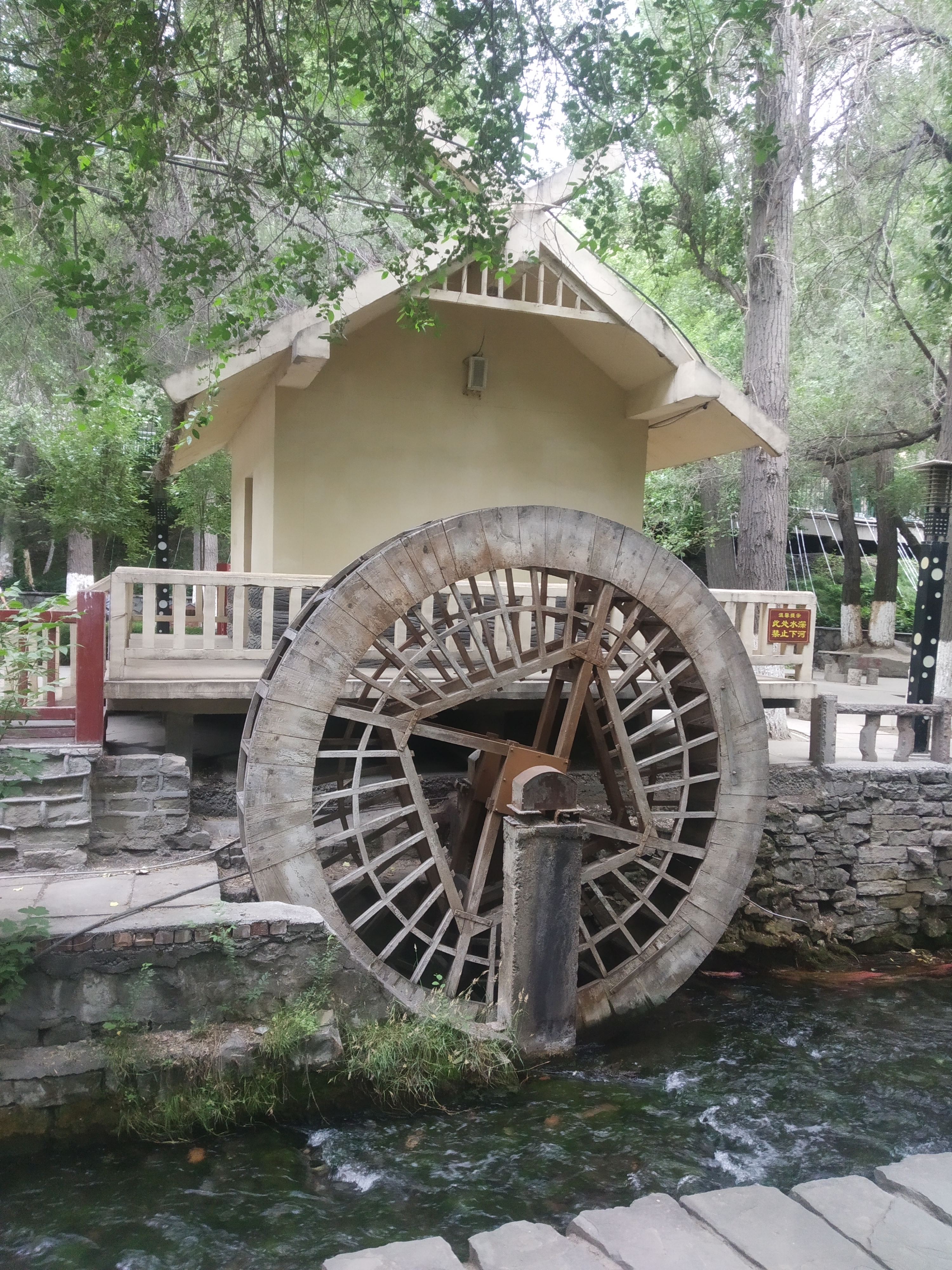 新疆乌鲁木齐市水磨沟区公园景点,乌鲁木齐2020年7月12日水磨沟公园