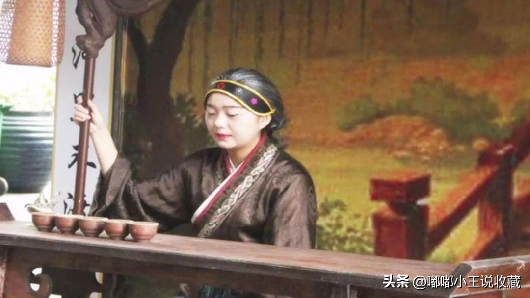 孟婆是怎么在奈何桥上的,孟婆究竟在奈何桥还是还魂崖