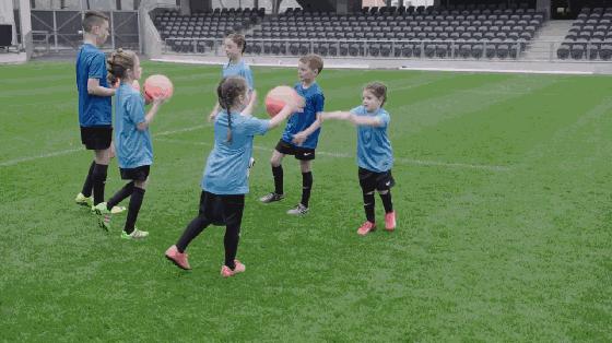 鹿晗踢球什么水平虎扑,鹿晗参加足球问答