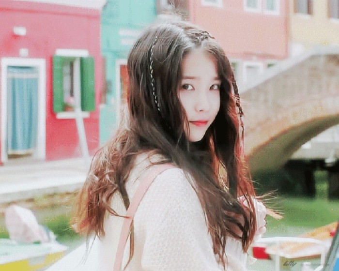 要变成这条街最靓的妞 (变成这条街上最靓的妞)