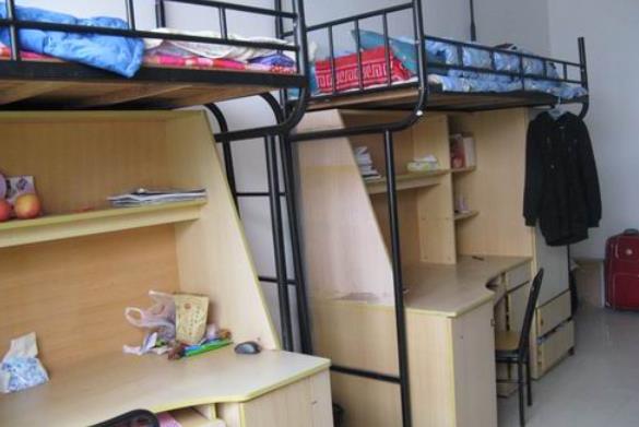 学校床选上铺还是下铺,大一新生选床