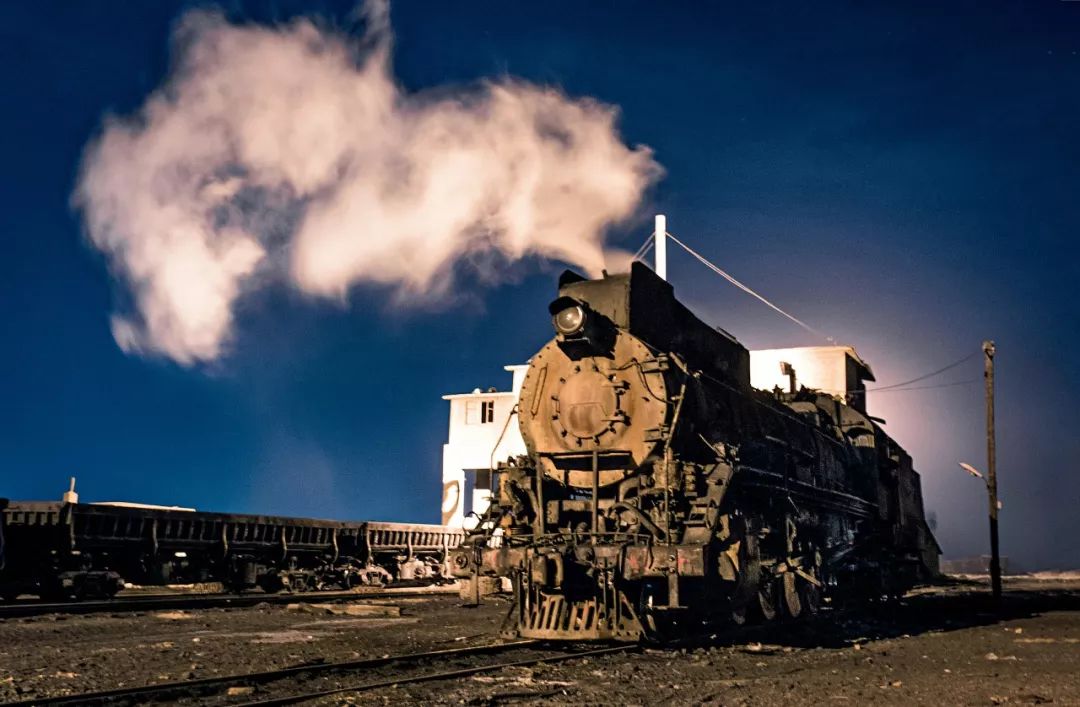 在大*疆新**,世界上最后的蒸汽火车还在奔驰