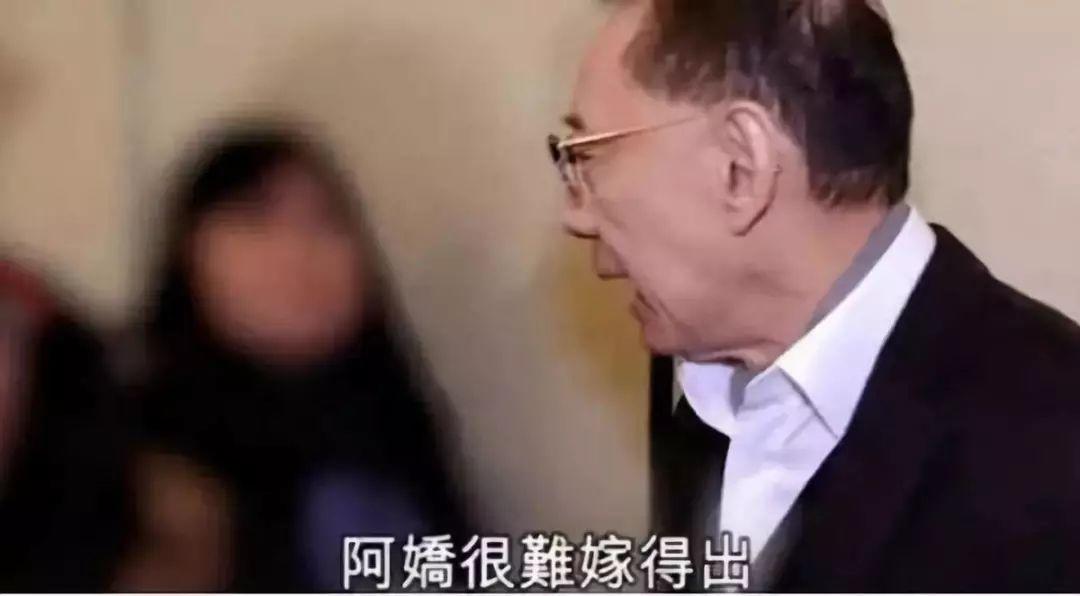 阿娇演港女,阿娇不笑和笑起来的对比照