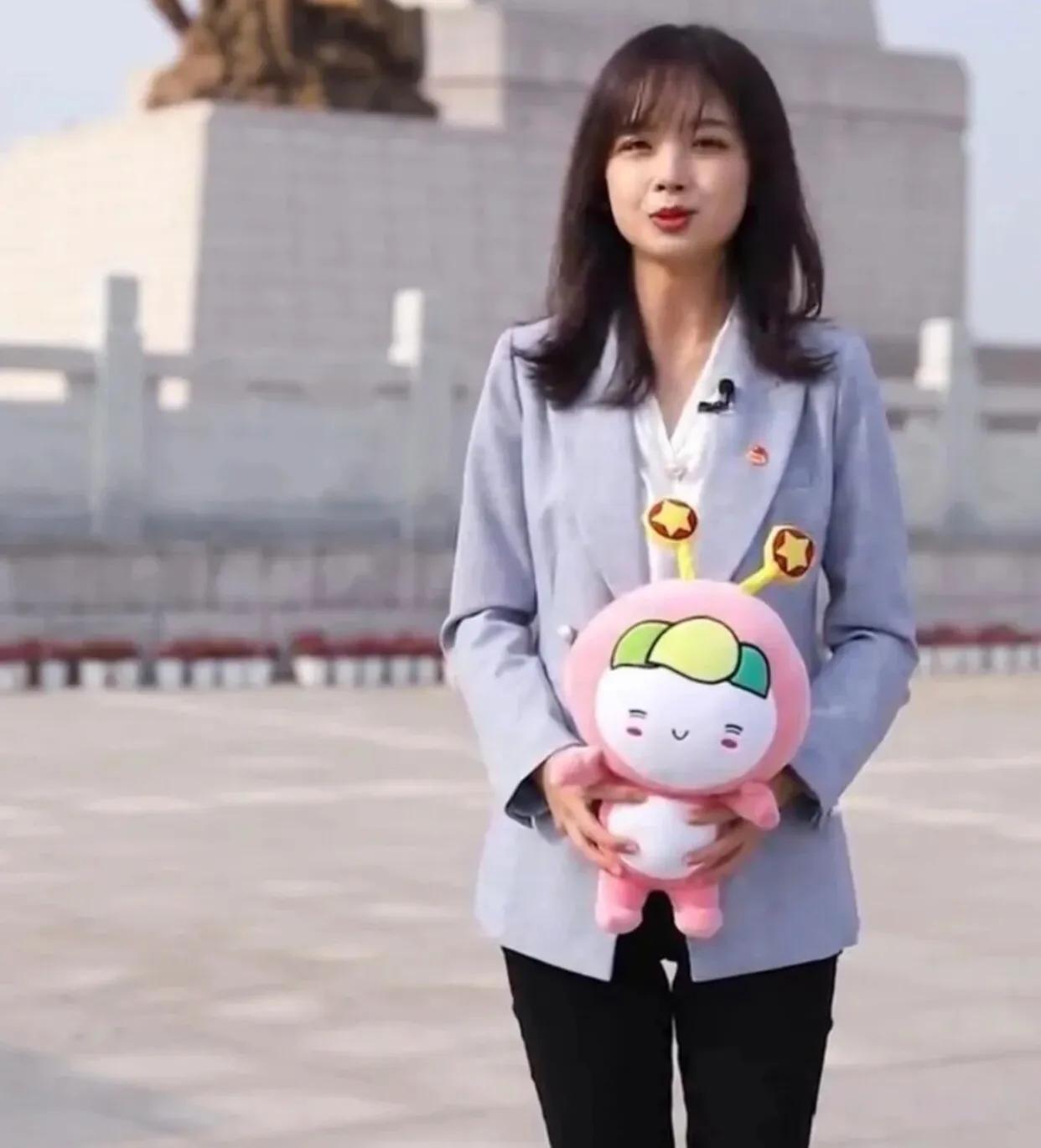 王冰冰发际线,王冰冰发图晒冰墩墩