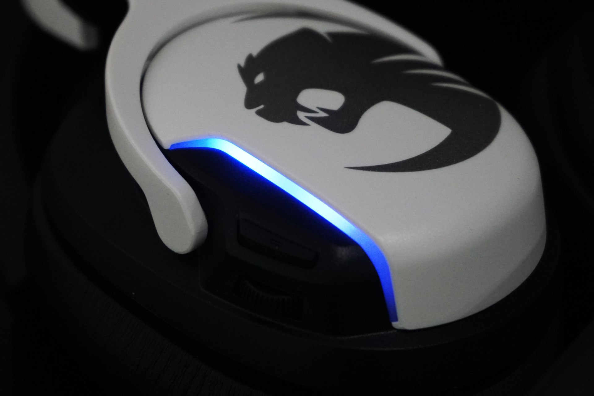 除了价格高点冰豹这款游戏耳机真的很不错