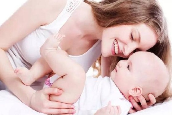 宝宝厌奶期只吃母乳怎么办,宝宝不吃母乳是不是厌奶期